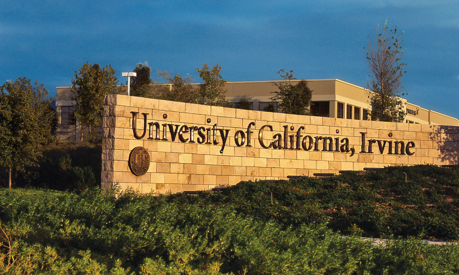 university-of-california-irvine-acceptance-rate-tuition-ranking-scholarships-programs-address-fees